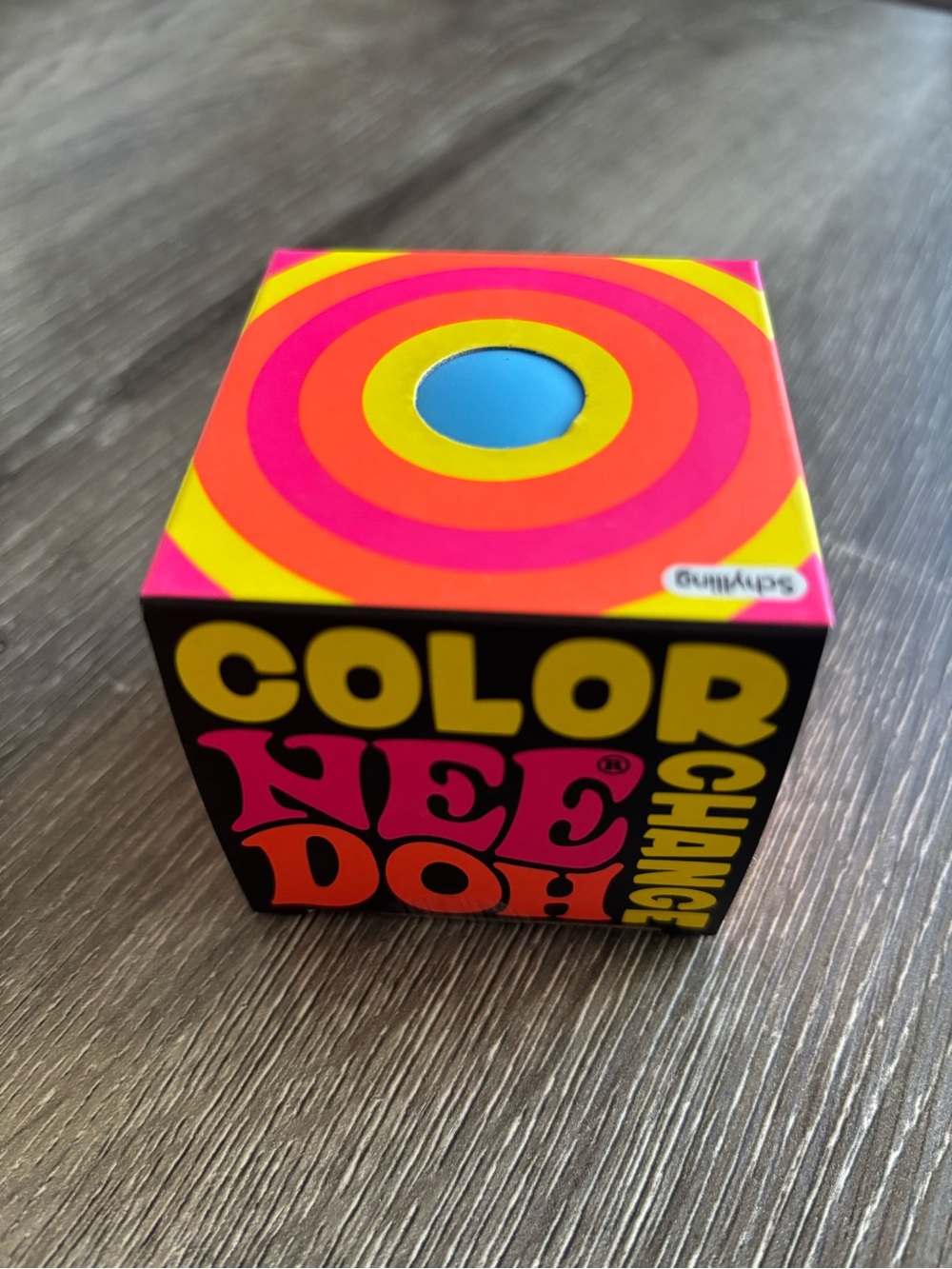 Needoh color change -blue NWT